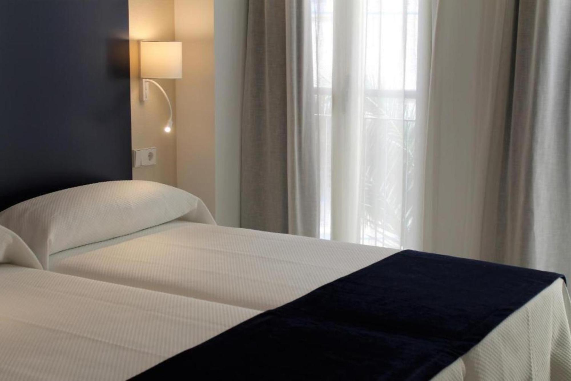 Apartamentos Mayal Con Piscina Benidorm Quarto foto